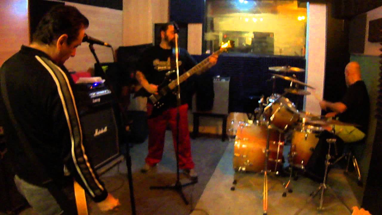 ΑΡΝΗΤΙΚΗ ΣΤΑΣΗ- ΤΟ ΚΟΥΤΙ ΤΗΣ ΠΑΝΔΩΡΑΣ @ Studio 2012
