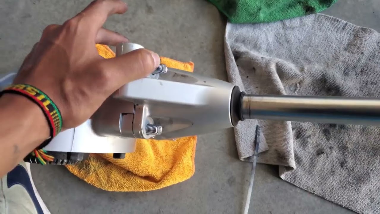 Yamaha Vstar 650 97-11 Rear Wheel Removal and Installation and Spline Lubing
