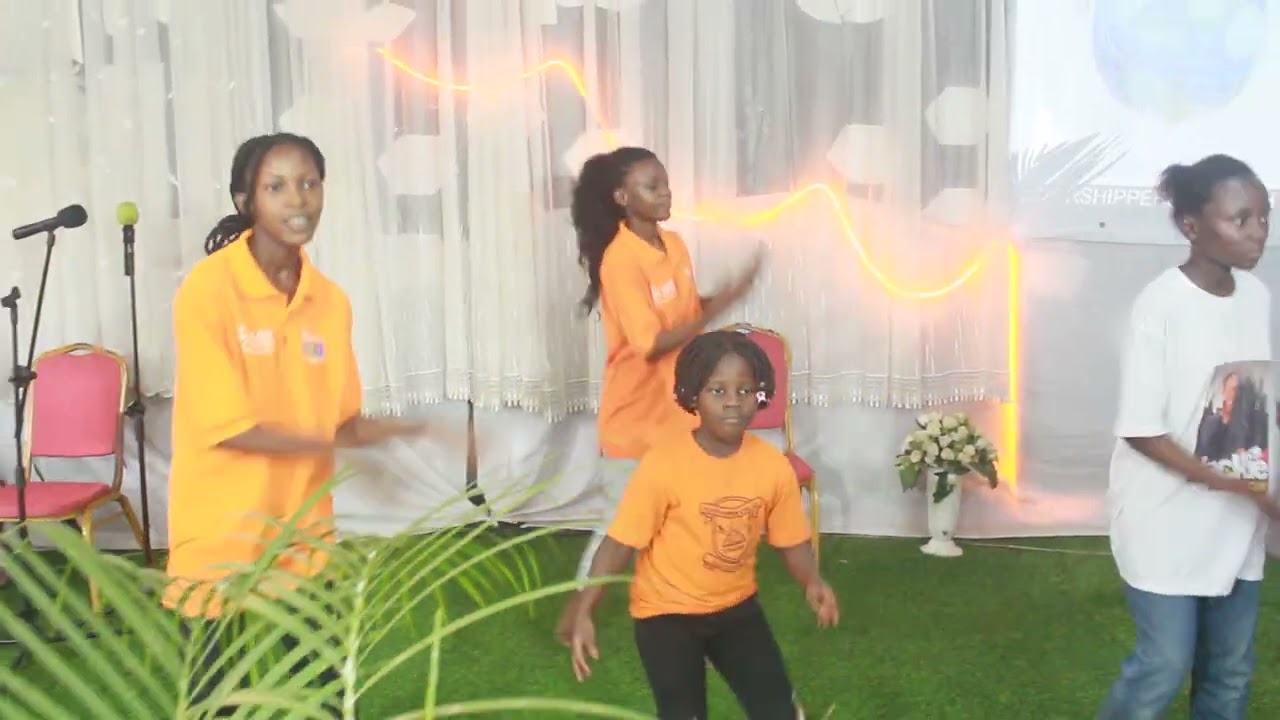 THE TEENS DANCING