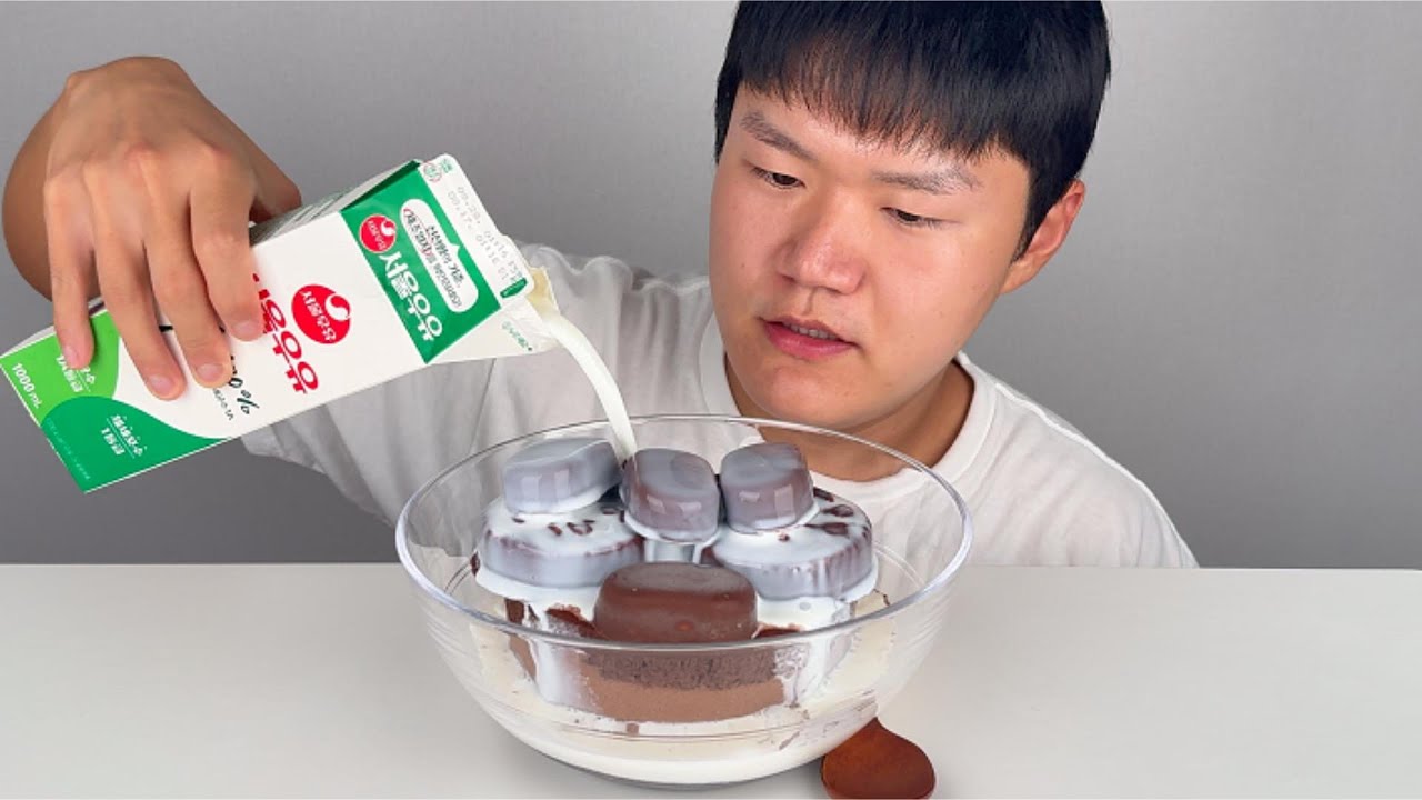 케이크 우유에 말먹!! 투썸 파베초콜릿케이크 #먹방 #mukbang #케이크 #디저트먹방 #케이크먹방
