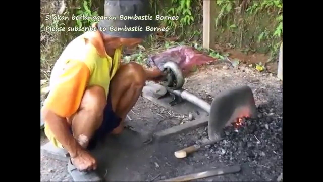 Machete (Parang) Making in Sarawak Dayak Bidayuh Native Village Borneo 弯刀制作砂拉越原住民比达友族穿越婆罗洲达雅克村庄