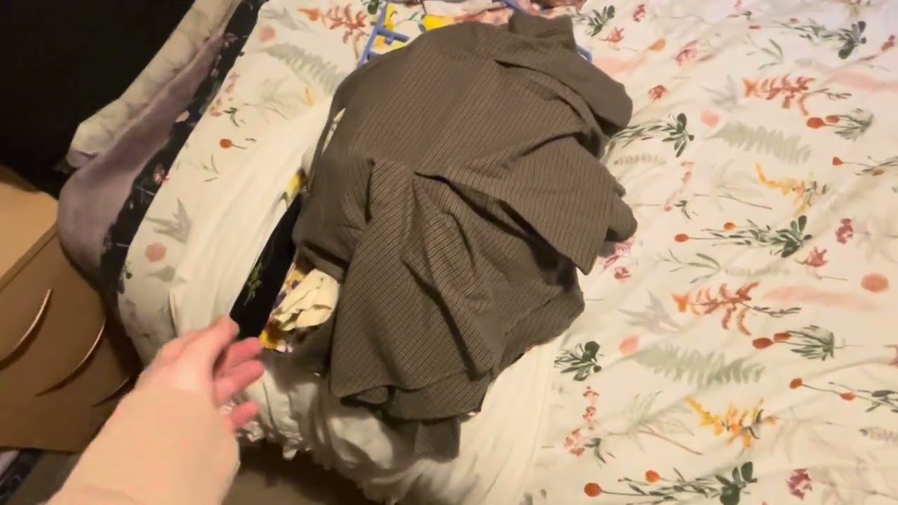 Wardrobe Declutter (Part 9) (Battling with decision fatigue.)