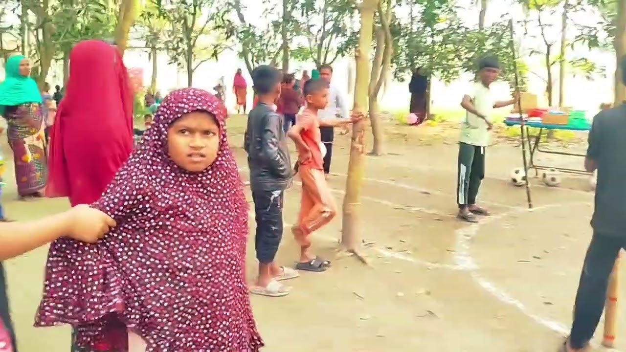 আজকের একটা আজব খেলা লাঠি ধরতে পারলেই পুরস্কার টিকতে হবে শেষ পর্যন্ত 