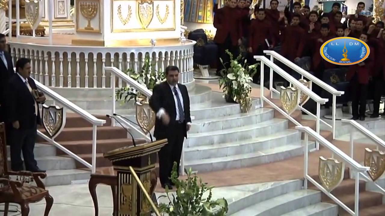 UN CORO DE ÁNGELES, LLDM PEREIRA