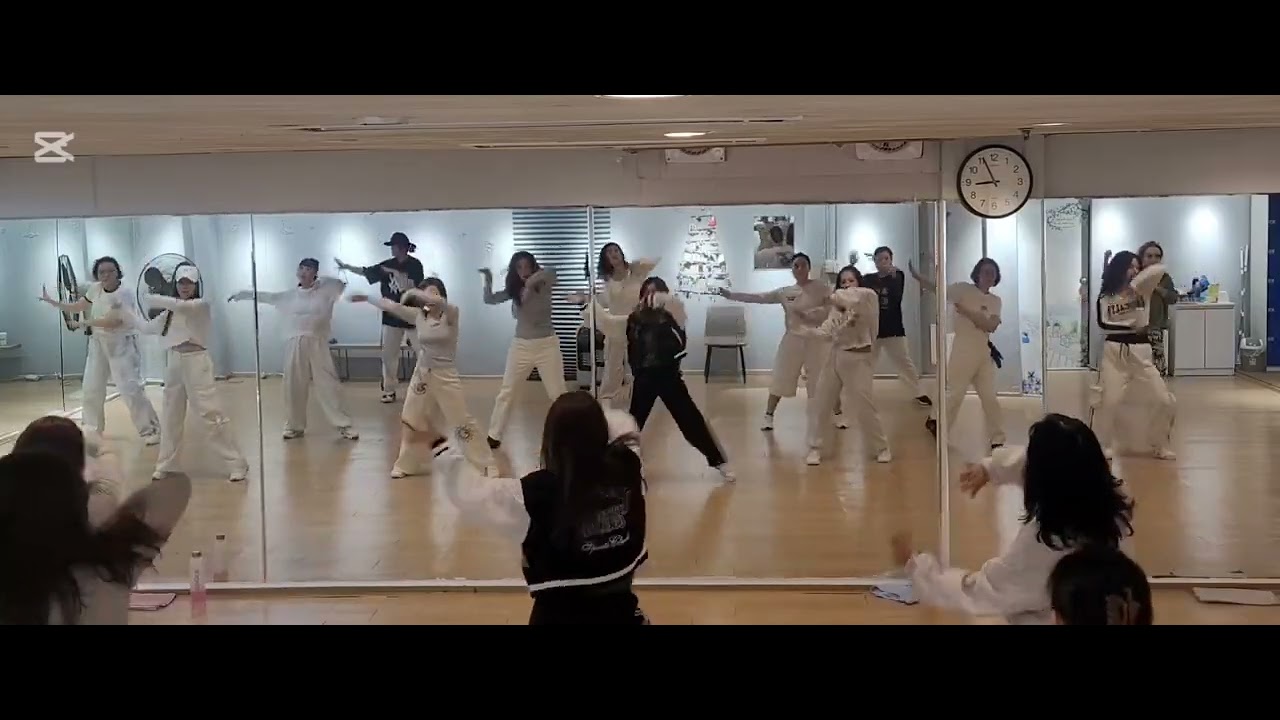 #Love me more #에이핑크#저녁8시#크리스탈YS댄스#일산방송댄스 #일산파주댄스 #일산다이어트댄스 #5060댄스 #일산주부반댄스#직장인댄스#031.911.8011