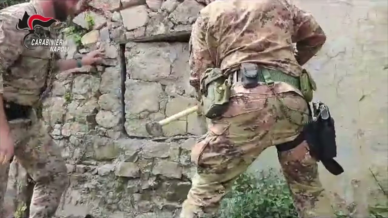 Piantagione di cannabis scoperta in un bunker sui Monti Lattari