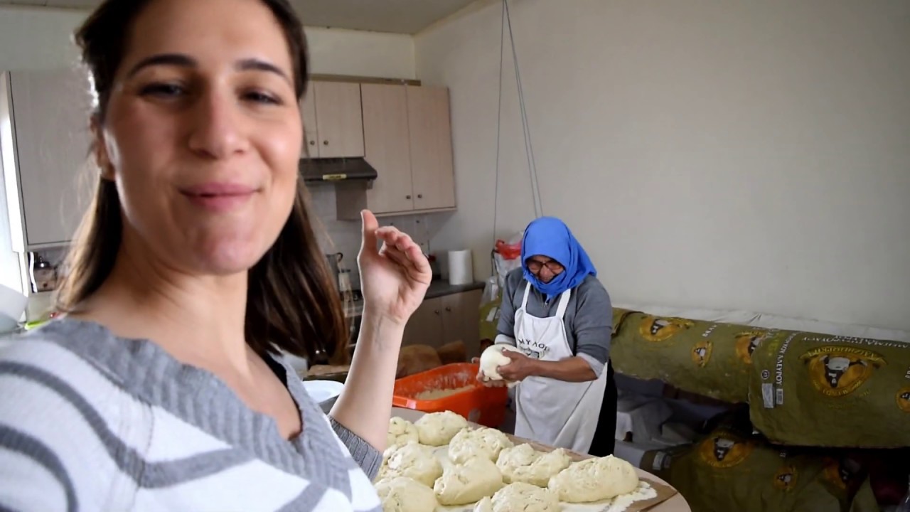 Πώς να κάνεις κυπριακό ψωμί με την κα Ανεζού/ Traditional Cypriot bread with Mrs Anezou
