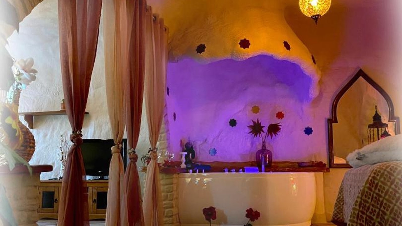 Casas cueva El Castano | Pitres, Spain | Hotel Review 🛏️
