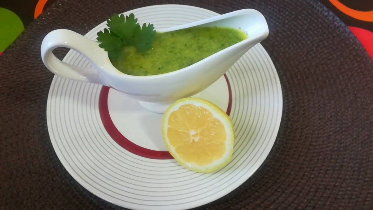 الصلصة الخضراء للتتبيل او مرافقة اللحوم و السمك la salsa verde