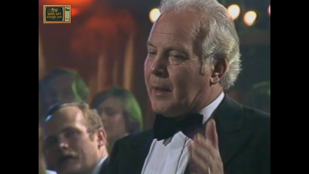 Harry Touw Bakken aan de bar 1982