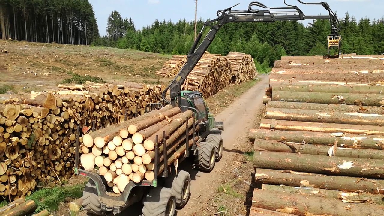 John Deere 1110E - kůrovec Vysočina