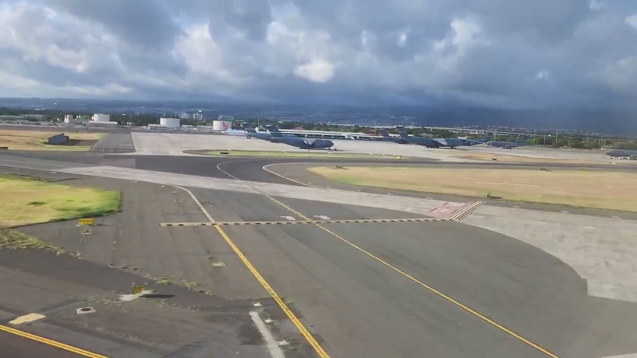 Landing at Honolulu International Airport (HNL)