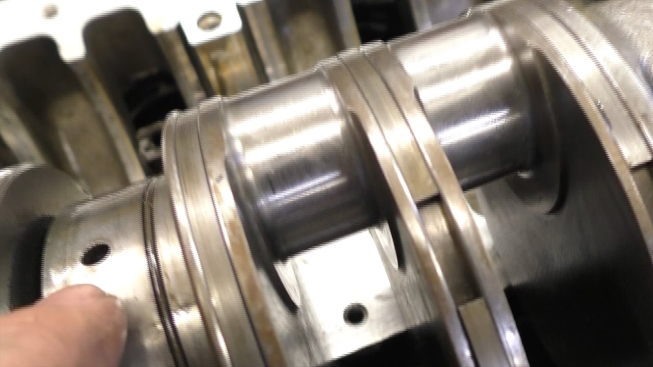 Installing crankshaft in the Evinrude 150