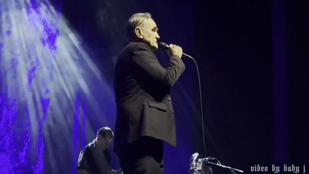 Morrissey-DARLING, I HUG A PILLOW-Live-713 Music Hall, Houston, TX, October 31, 2024 #Moz #TheSmiths