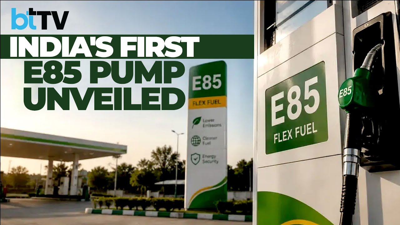 Министр нефти представил первую в Индии заправку E85 на улице Пуса-роуд в Дели.