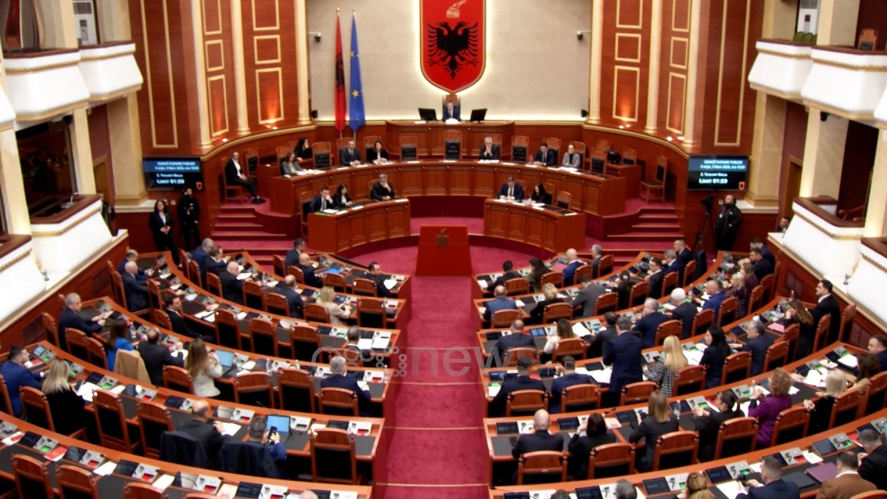 SHERR PËR “IMUNITETIN”! PS e PD përplasen në Kuvend për “Ballukun” dhe draftin e Rregullores