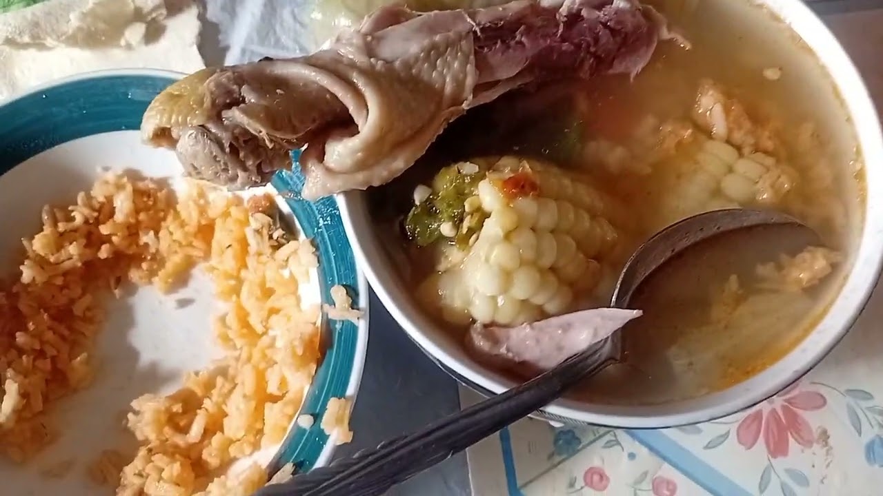UN RICO CALDITO DE POLLO ESTILO DOÑA BETY 