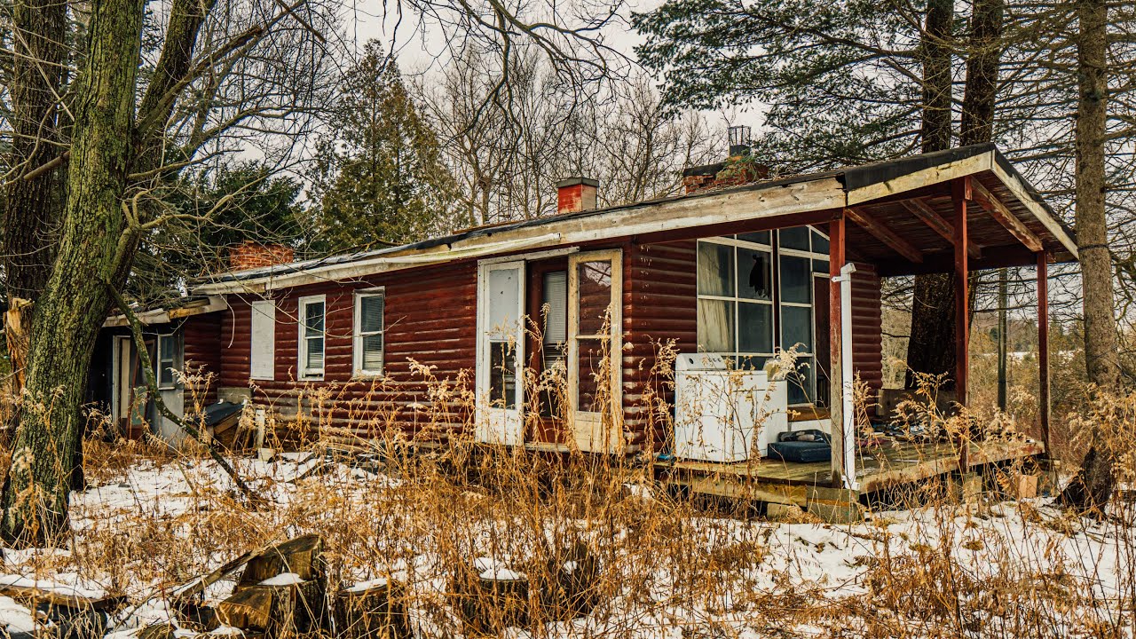 Mysterious Log Cabin In The Woods Suddenly ABANDONED With Everything Left Behind!
