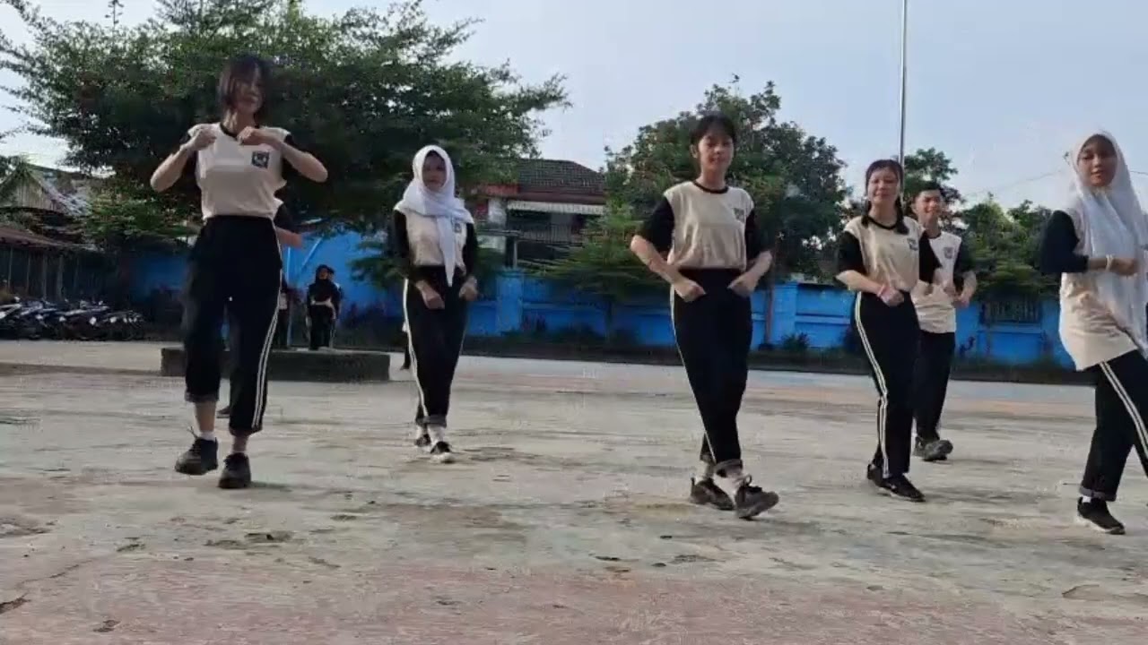 SENAM IRAMA SMA BINA WARGA 2  
