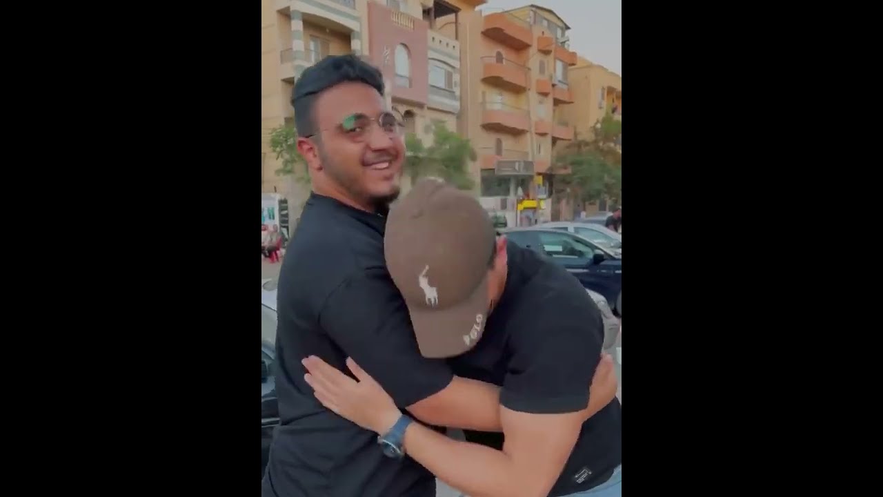 ملحد كان عايز يمسك في الشيخ عمرو حسن .. ( من خلق الله )