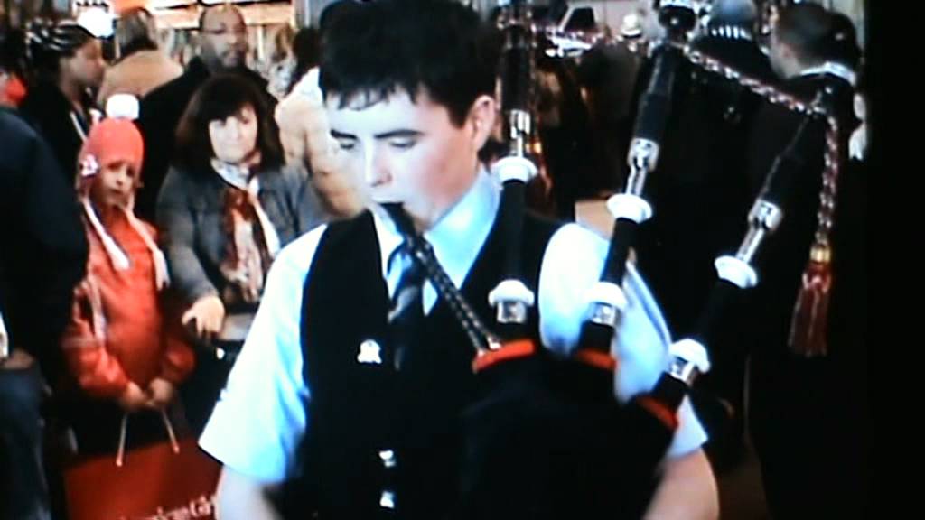 ITCHY FINGERS  AMAZING GRACE ON BAGPIPES AT TIMES SQUARE, NEW YORK BY CAMERON MILLAR