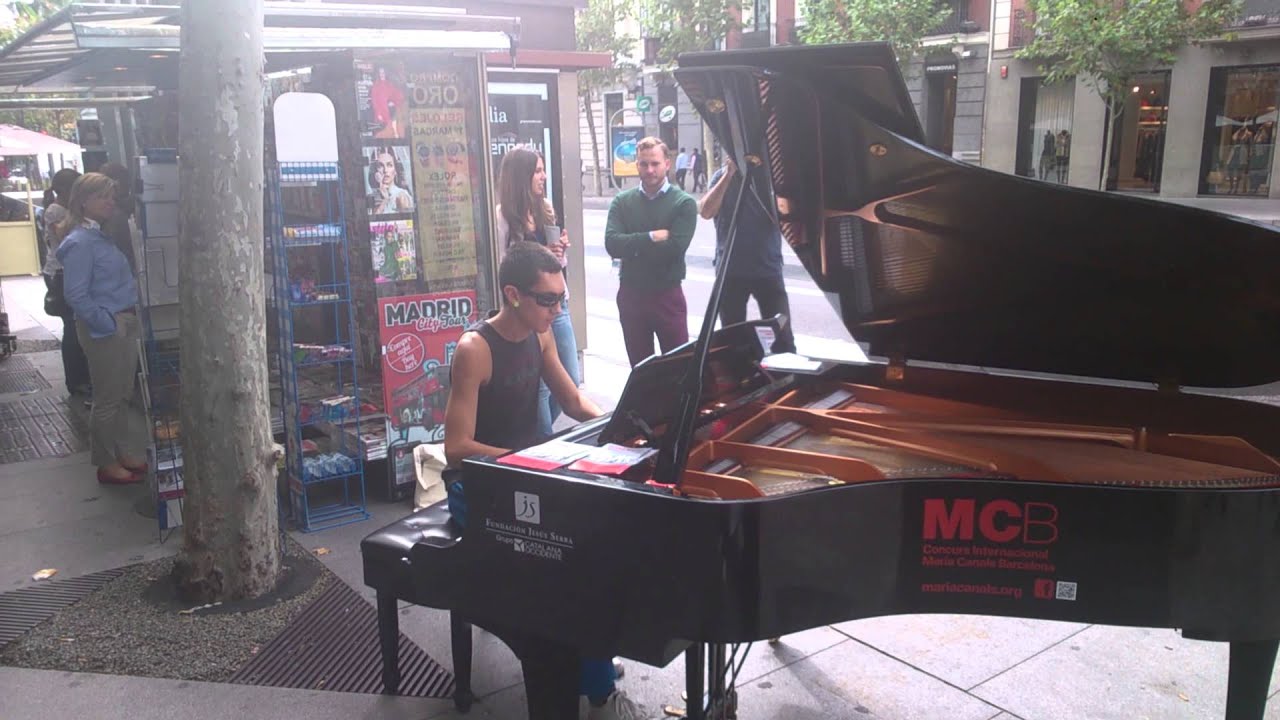 Lost In Paradise - Evanescence (Cover) Live Madrid Street