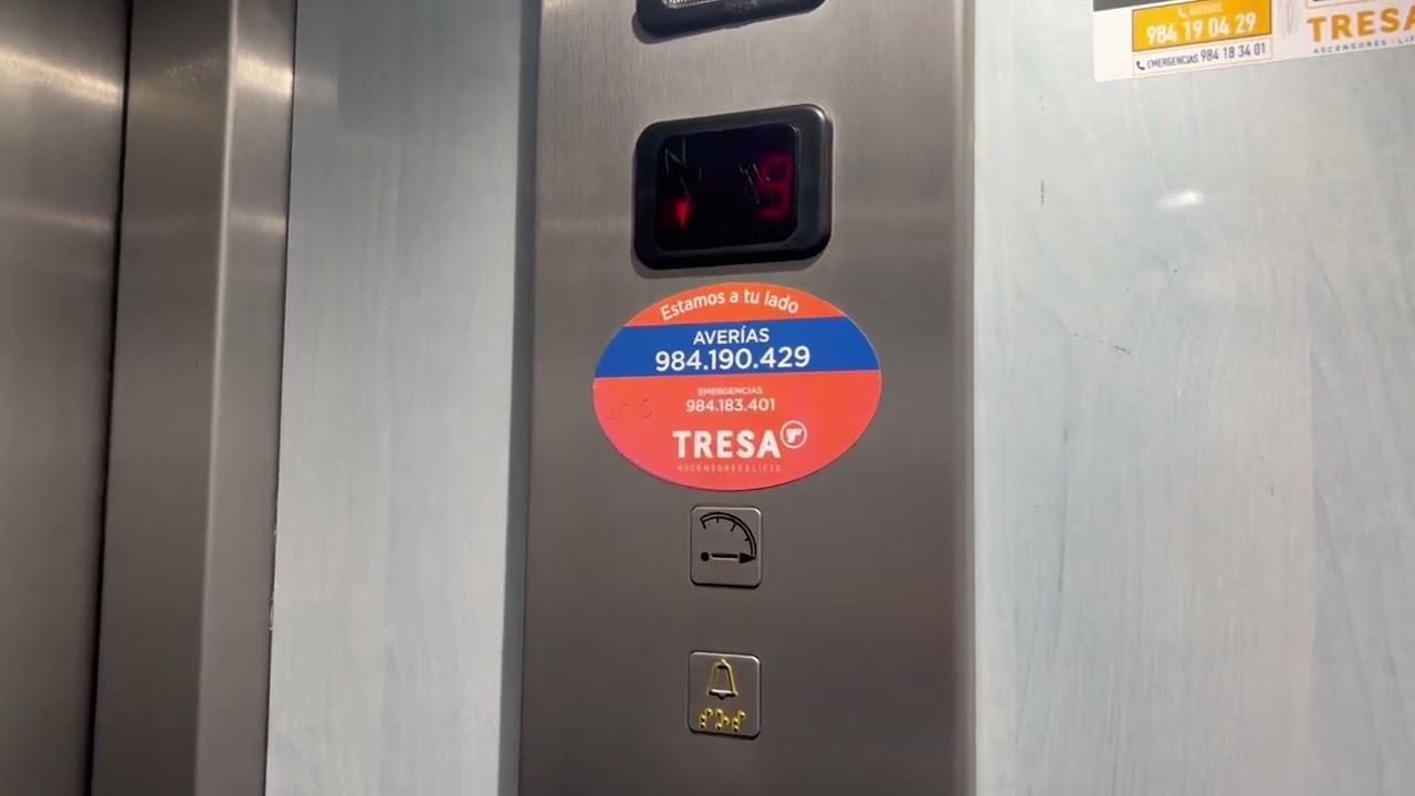 2003 Tresa MR tracción lifts at residential building in Gijón