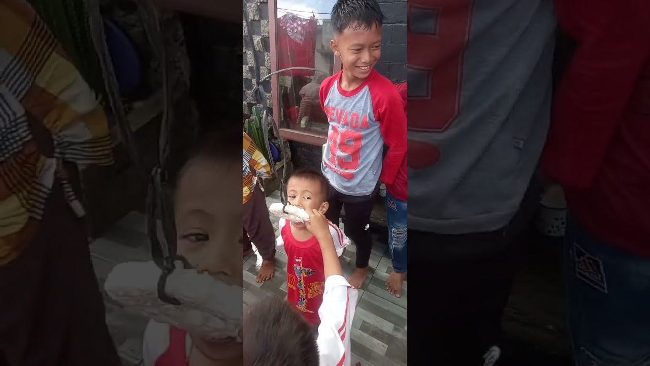 LOMBA MAKAN KERUPUK.....Merdeka...merdeka 