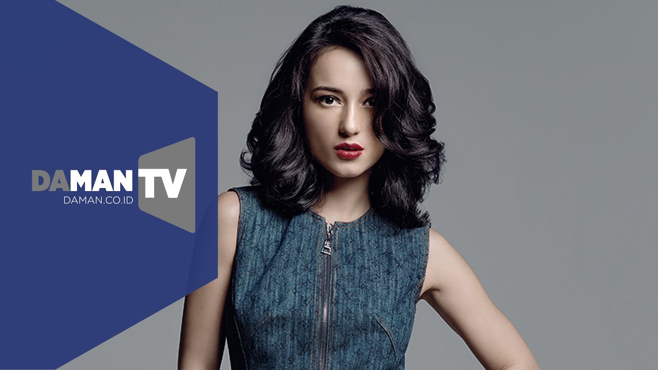 DA MAN Asks Julie Estelle About the State of Her New Year's Resolutions