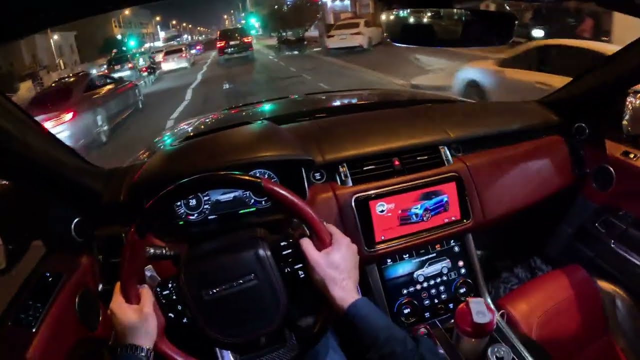 2022 range rover svr argent - conduite de nuit pov