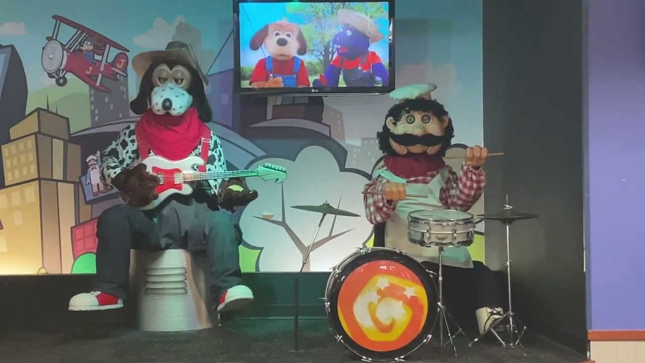 Chuck E's Make Believe Band - One and Only Springfield, IL CU-1 Stage - Dog Days of Summer