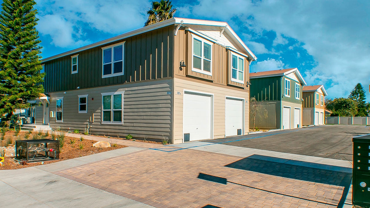 327 Acacia Rd Santa Paula, CA  93060