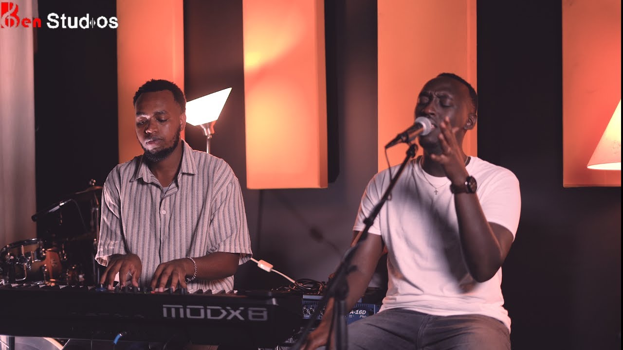 Worship with Kadogo//mana uri mwiza// Yanitosha. MURI AUSTIN TEXAS.
