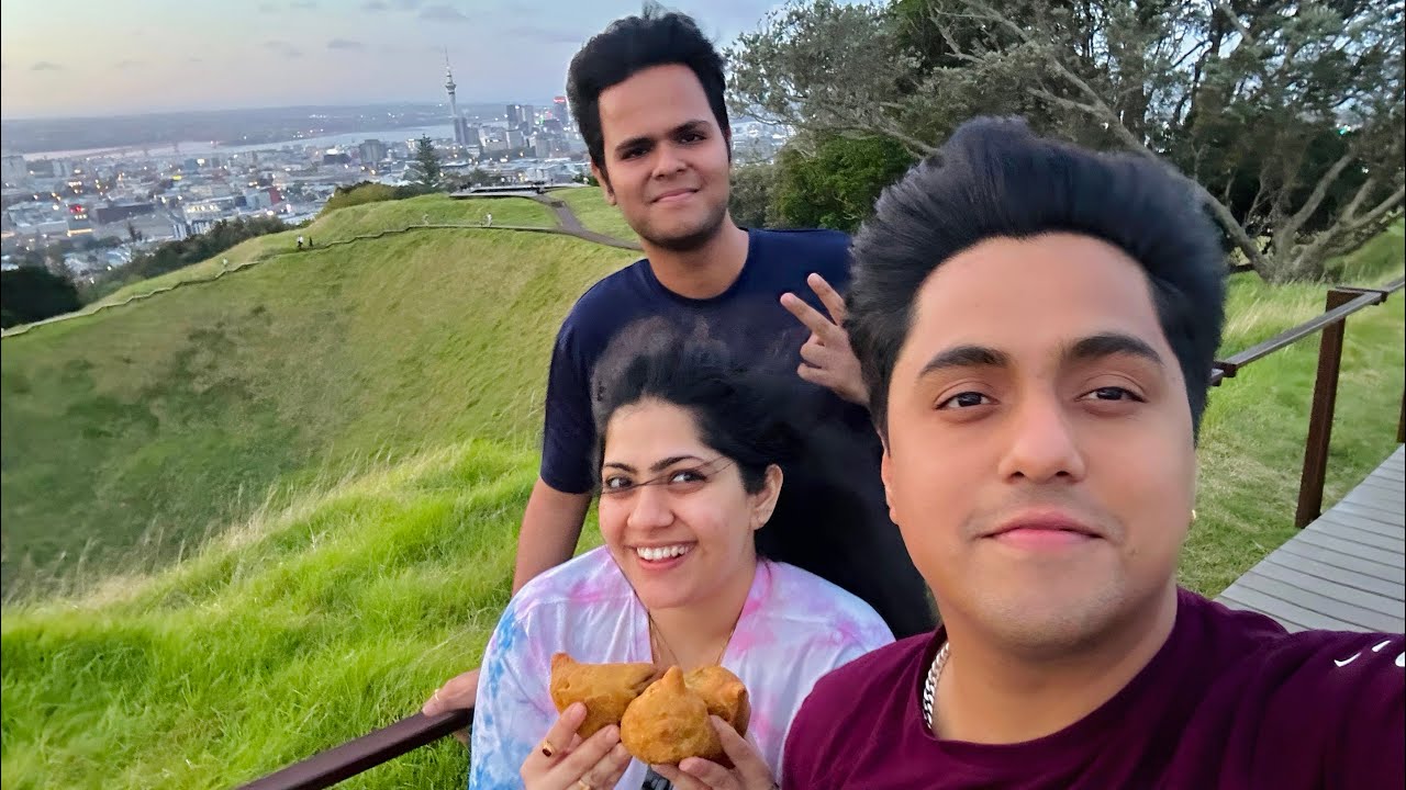 Hum Pahunch Gaye Auckland ke Highest Point Par | Samosa At The Top 