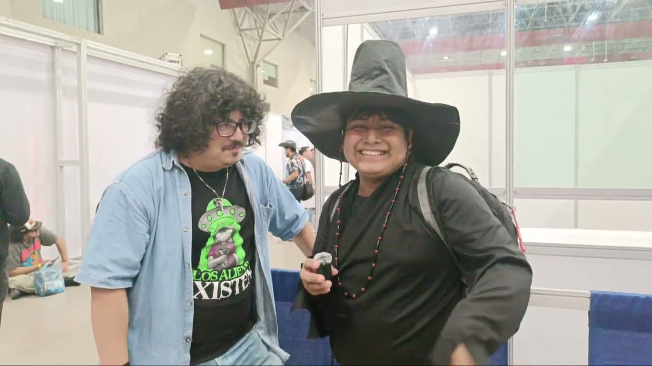 Entrevistando a cosplayer y nos encontramos con alguien muy especial @KiRRol  #laconvencion#cosplay 
