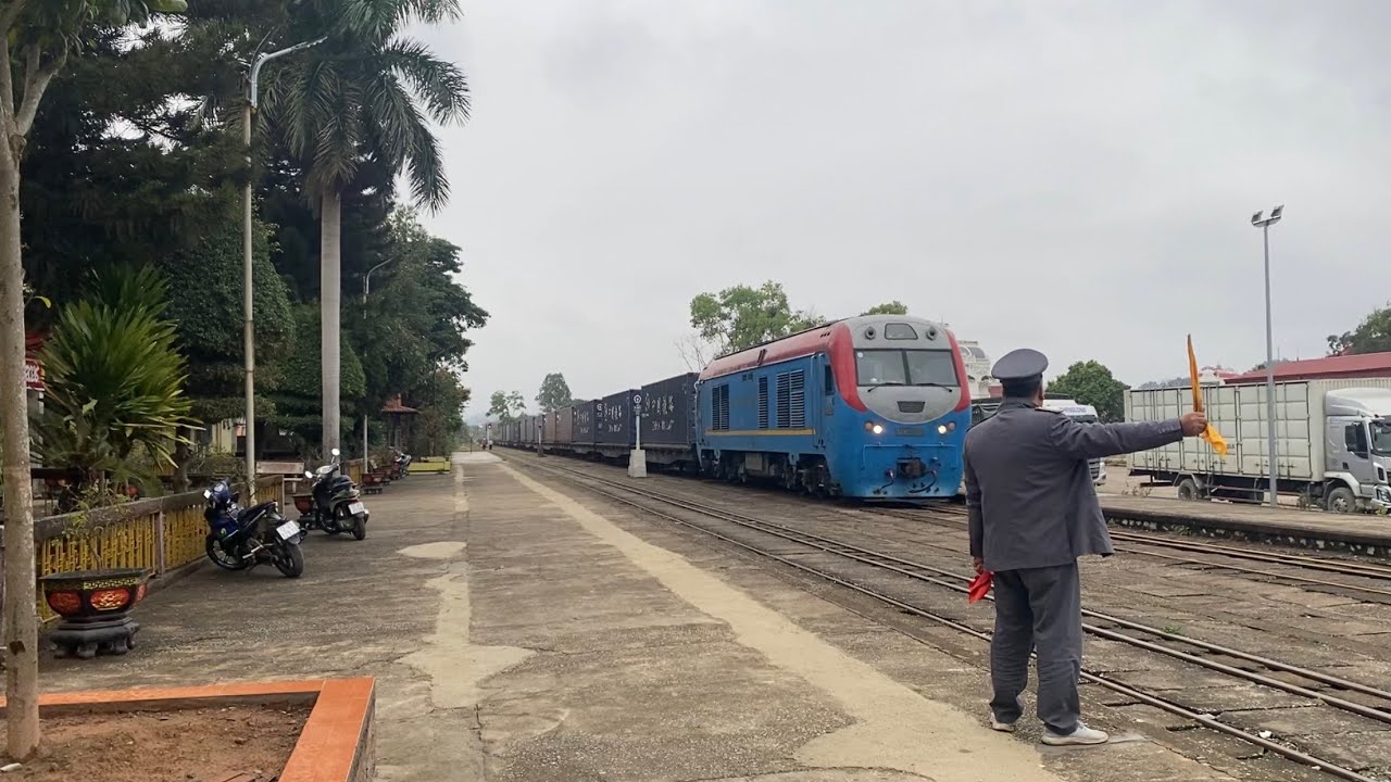 D19Er-2032 kéo tàu hàng thông qua ga Lạng Sơn 11/2/2026