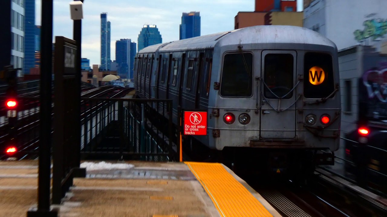 BMT Astoria Line: R46, R68A & R160A-2/R160B Alstom (N) (W) Trains @ Astoria Boulevard