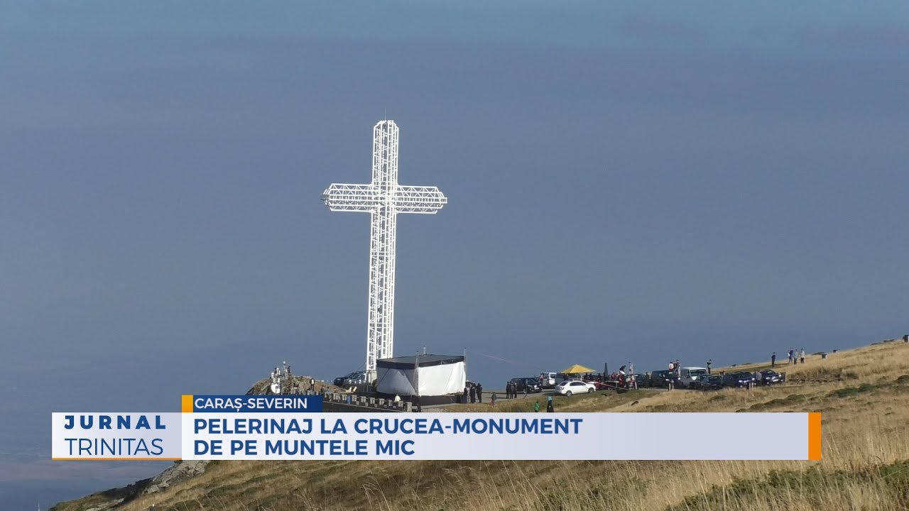Pelerinaj la crucea-monument de pe Muntele Mic