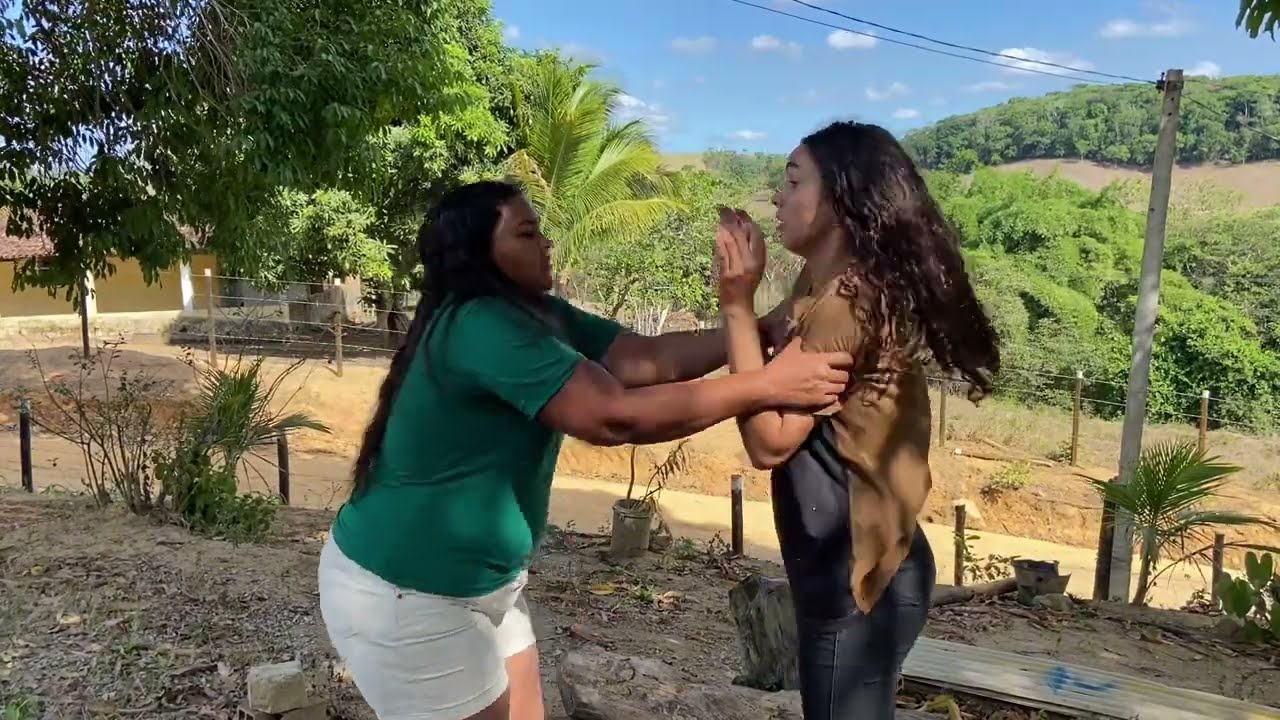 Mulher Se esforçar pra Pagar faculdade de Sua filha mais foi Surpreendida por ela 