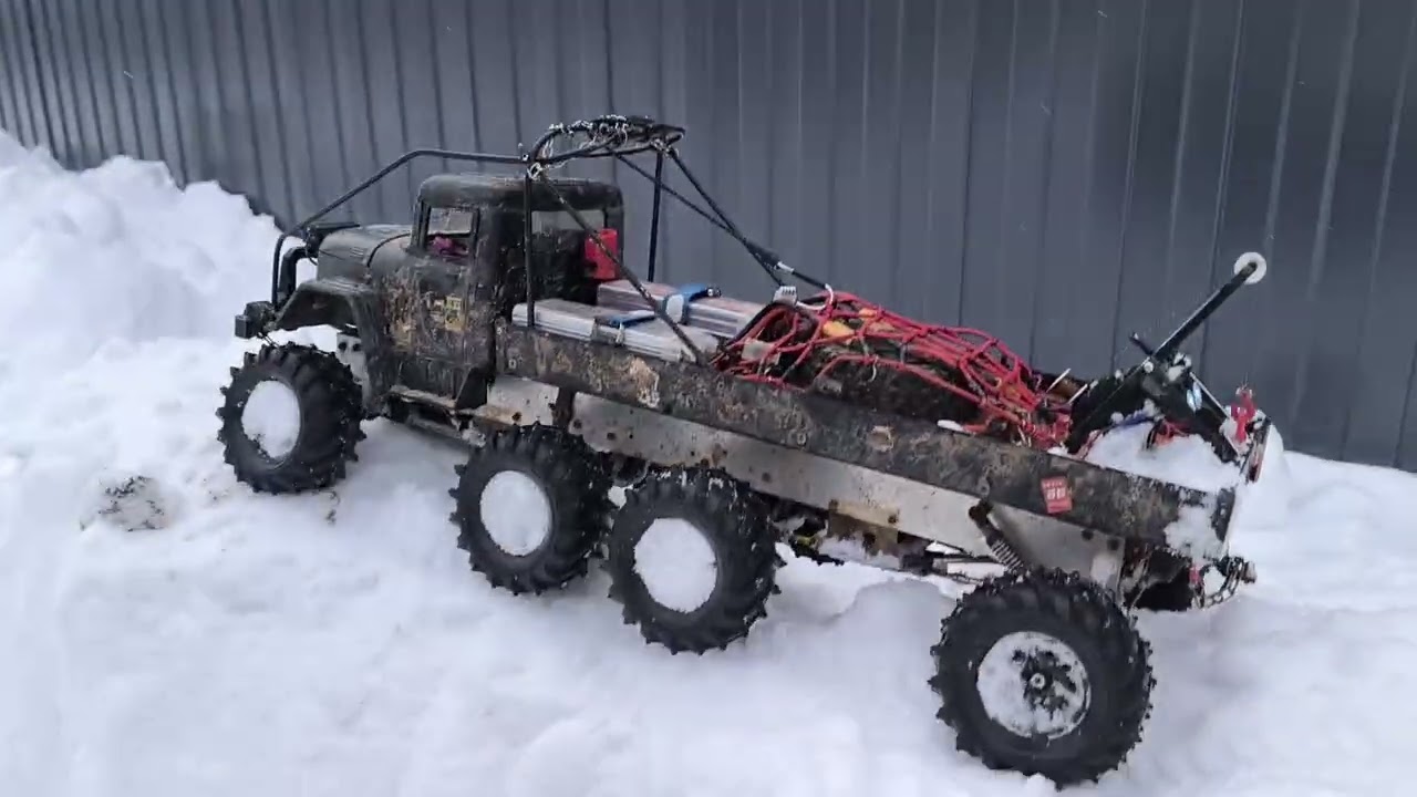 Кастомный трофи грузовик 8х8 по снегу Custom rc trophy truck 8x8 