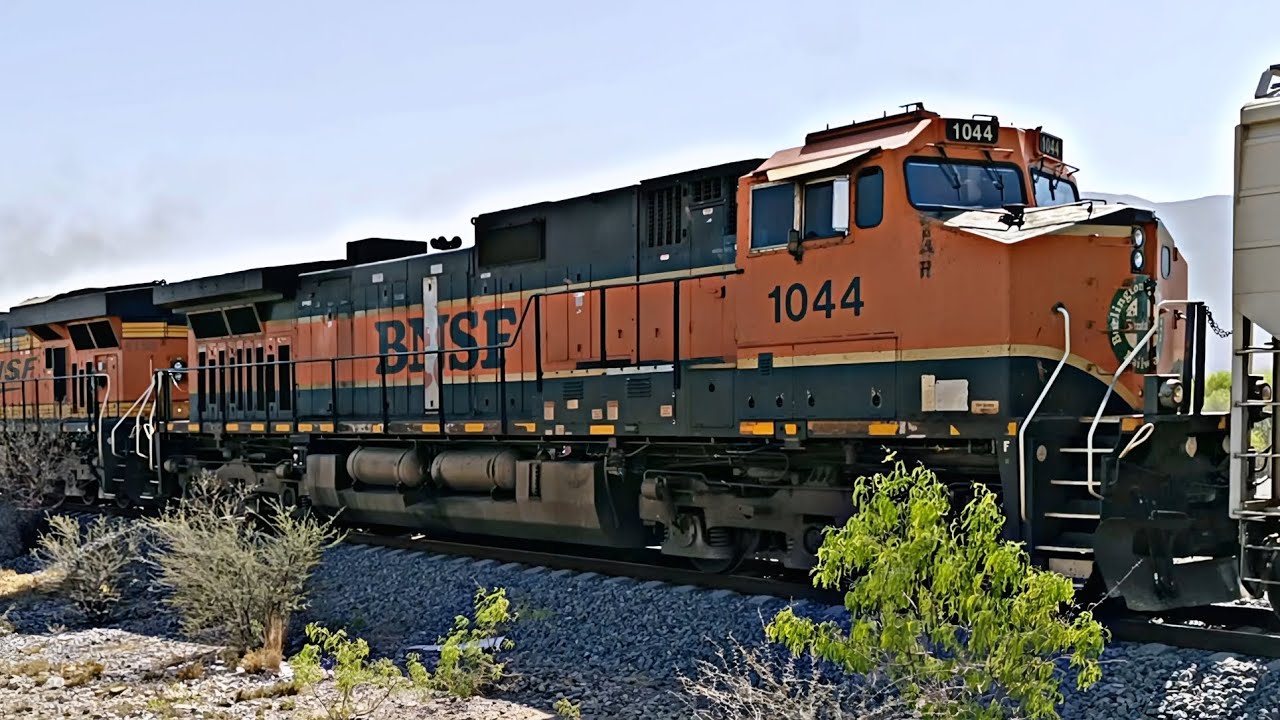 HASTA 4 LOCOMOTORAS BNSF!!!🚂🔥Tirando pesado tren Grano,BNSF 6703,5622,6155, Esquema H1 1044, Línea R