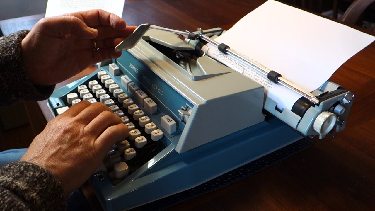 Hermes 3000 typewriter demo (France, 1972)