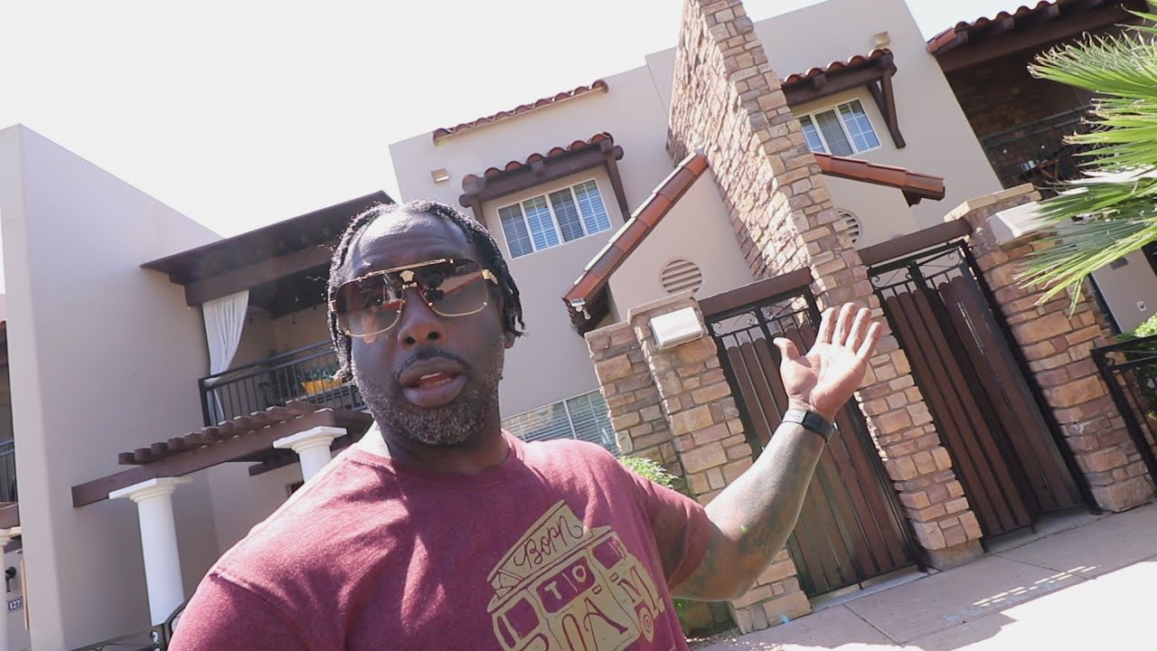 Would You Live In this Phoenix AZ Townhouse | Apartment Tour