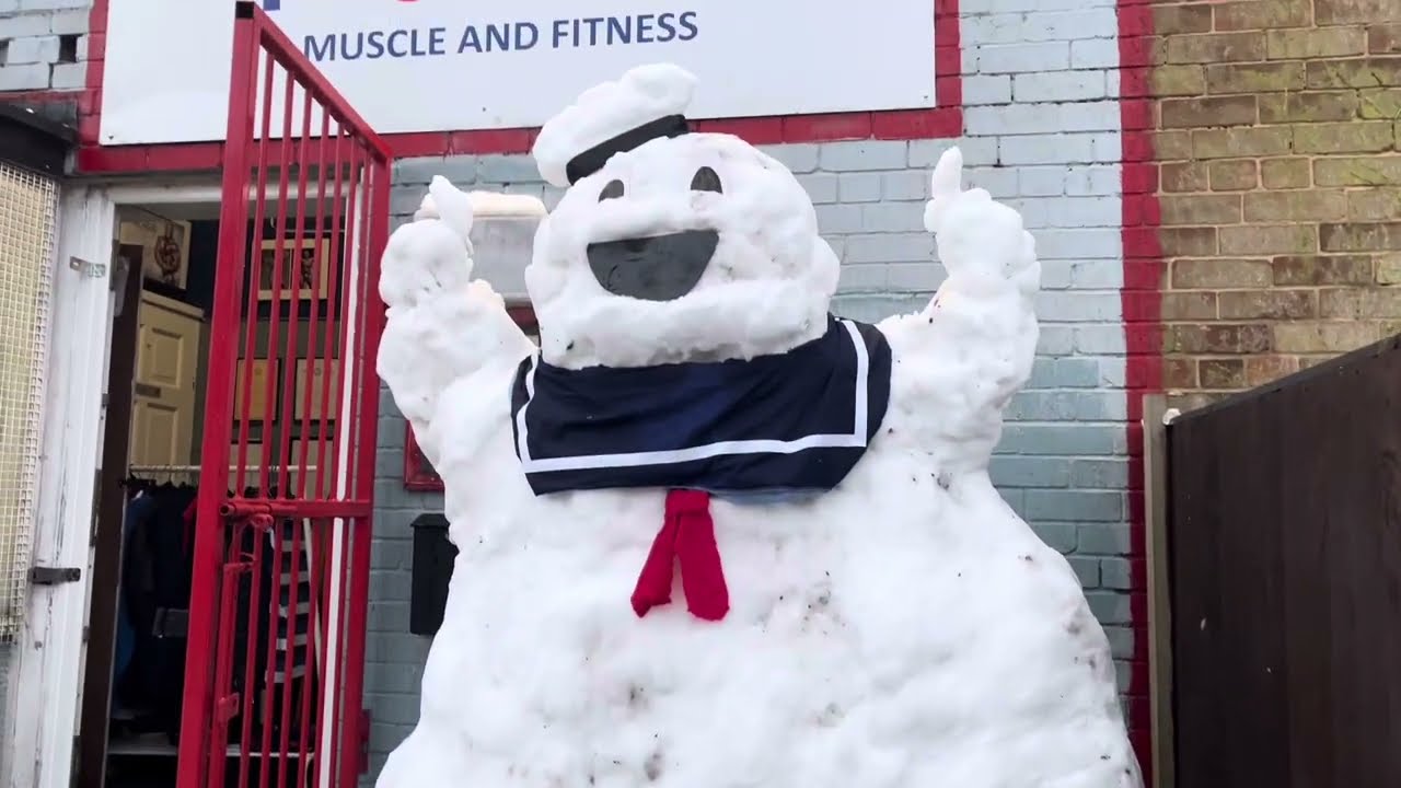 MAKING THE STAY PUFT MARSHMALLOW MAN! From Ghostbusters 1984! (Giant Snowman) Standish Gym Wigan