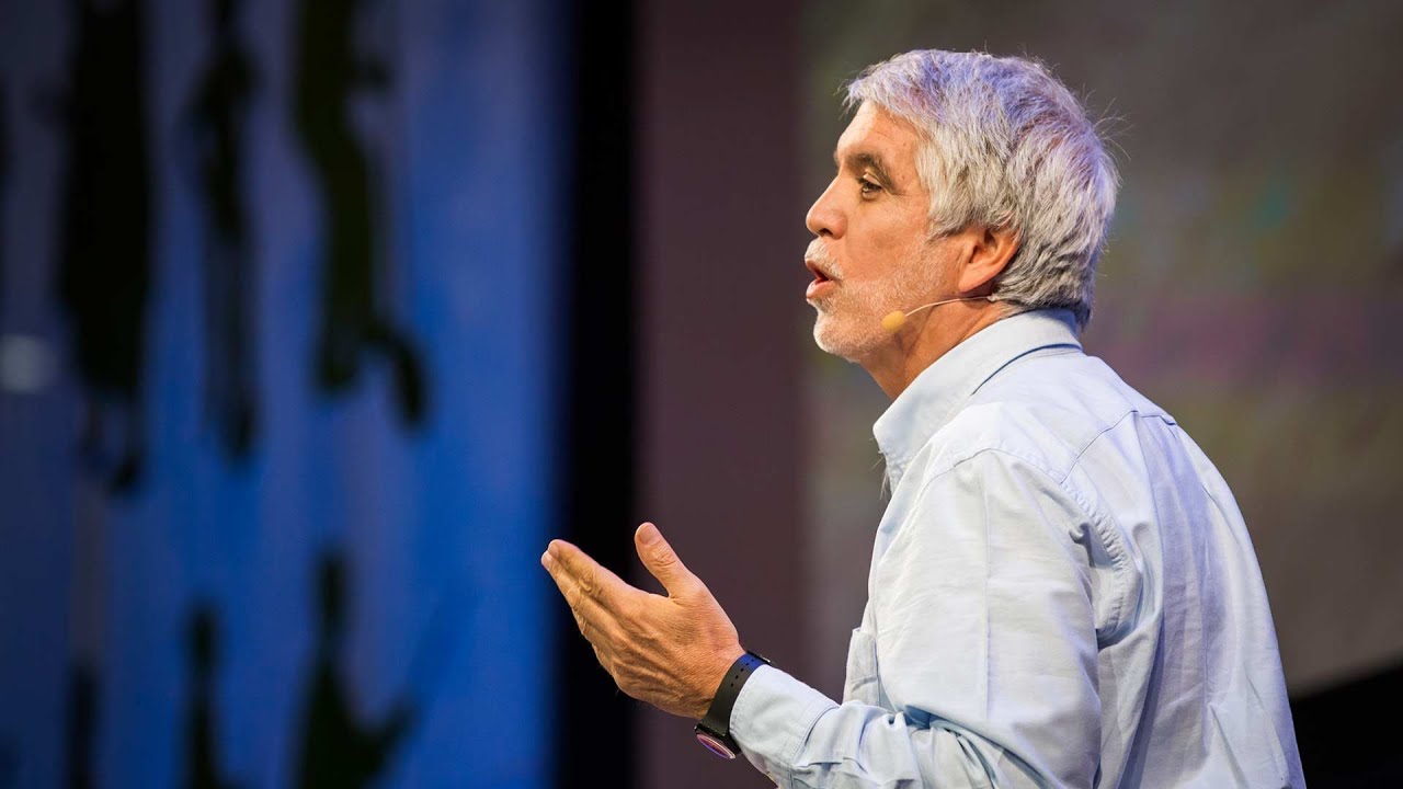 Enrique Pe&ntilde;alosa: Why buses represent democracy in action