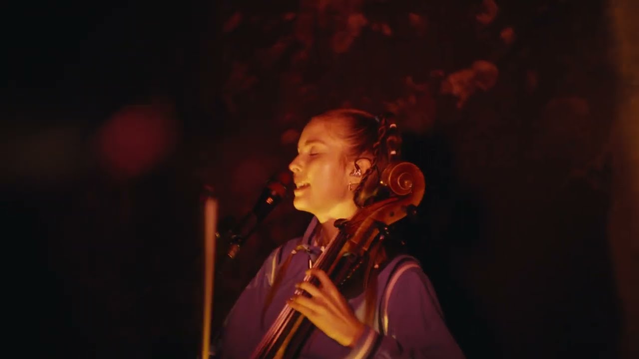 Maddie Ashman - Behind Closed Eyes (Live at Brunel Museum)