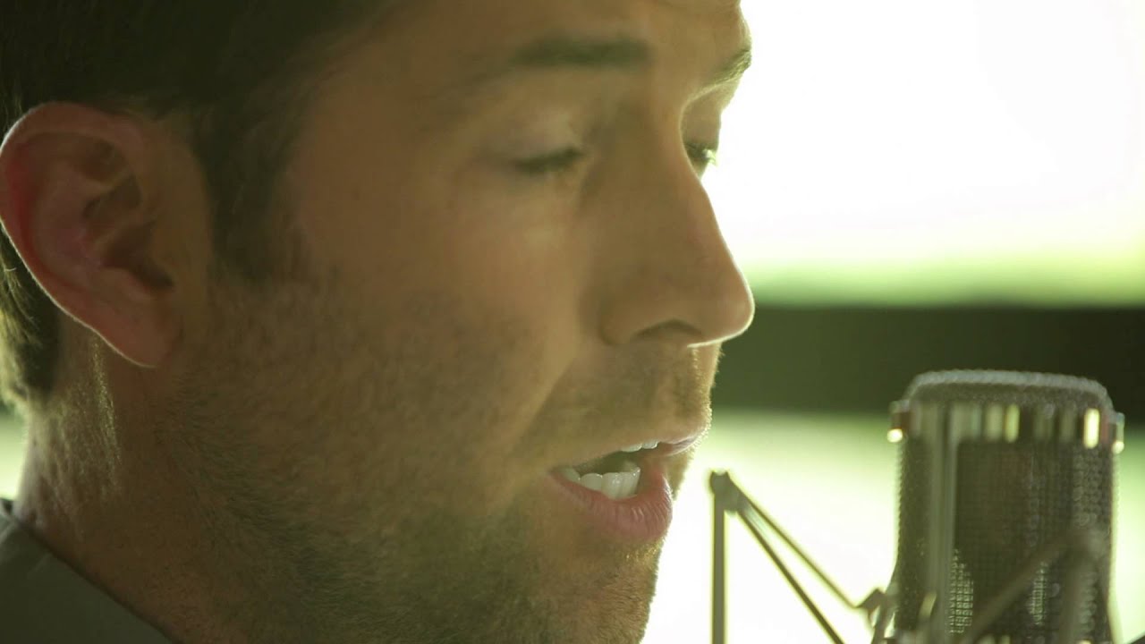 Josh Turner performs 