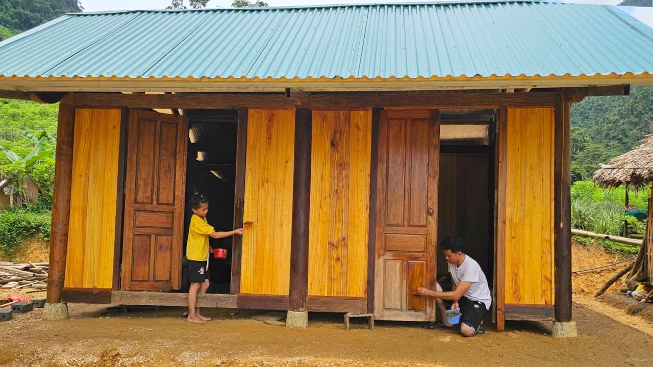 After many days of continuous and hard work, Uncle and Phuong Vy completed the house and painted it