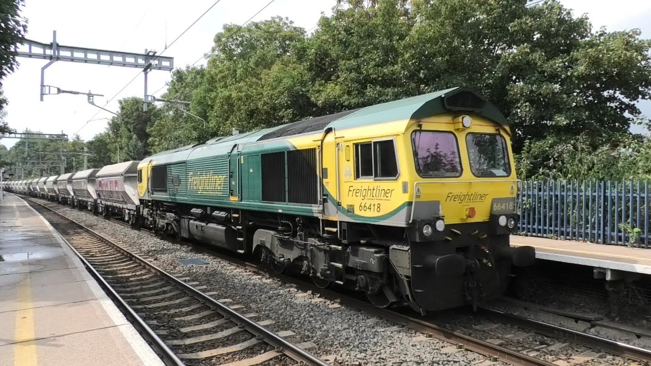 Reading West and Mortimer stations are Amazing for freight trains.
