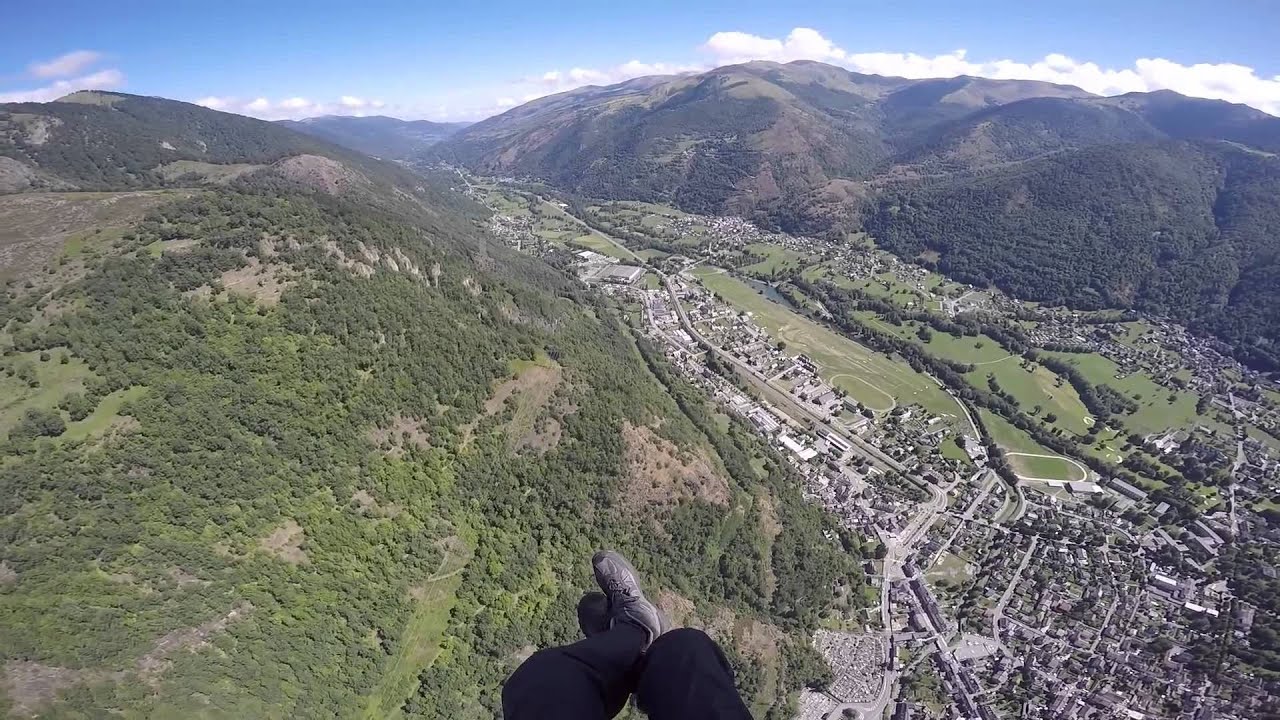 Paragliding in Bagnères-de-Luchon, France